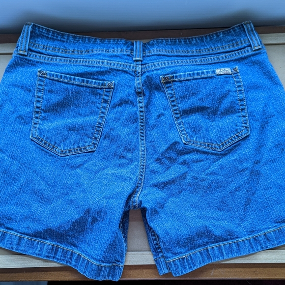 Retro Y2K Levi's Jean Shorts - Picture 4 of 7